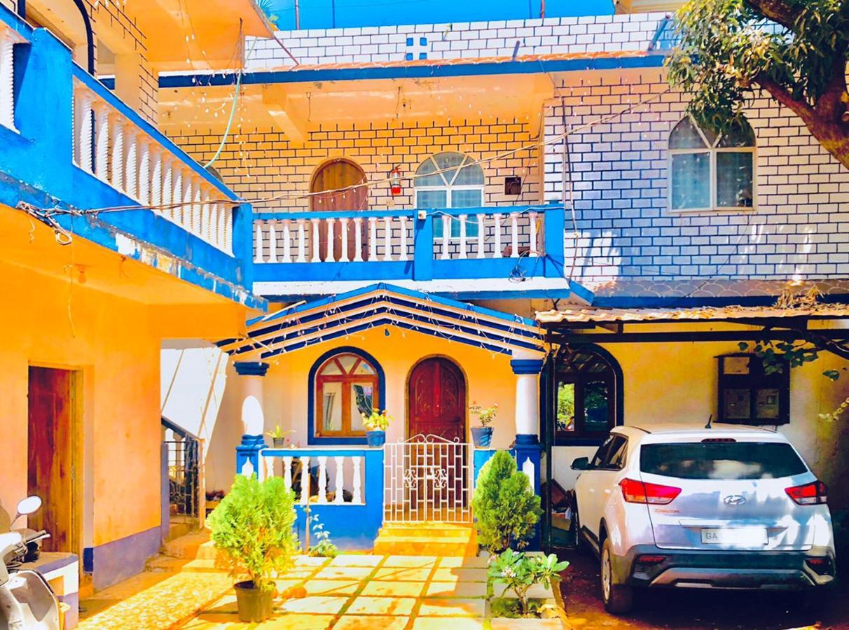 Blue Waves Guest House Calangute Exteriör bild