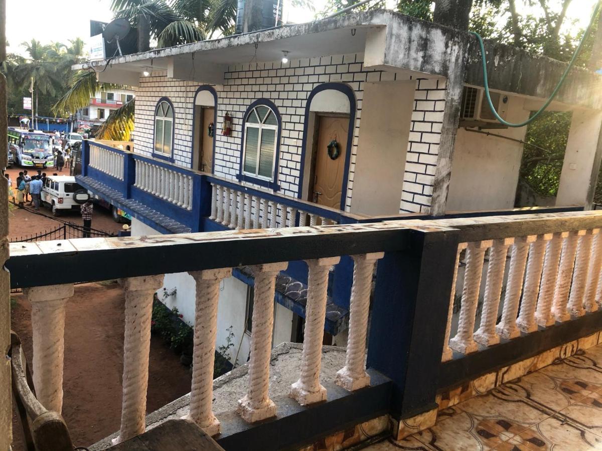 Blue Waves Guest House Calangute Exteriör bild
