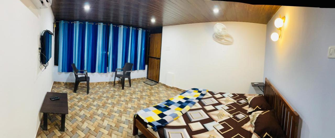 Blue Waves Guest House Calangute Exteriör bild