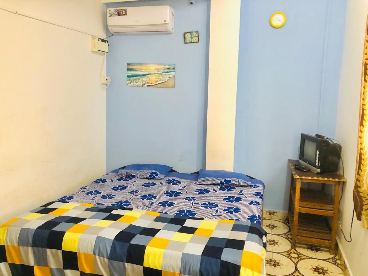 Blue Waves Guest House Calangute Exteriör bild